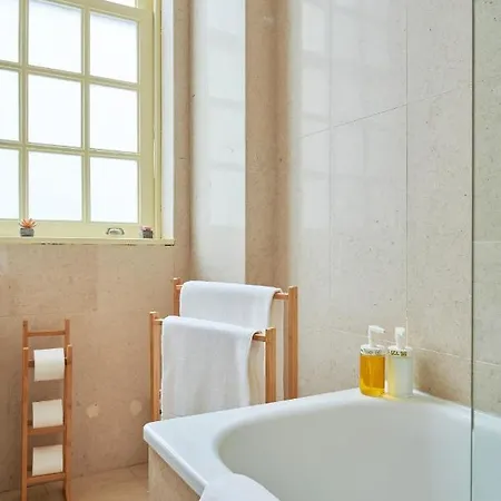 شقة Spacious In The Perfect Location, By Timecooler