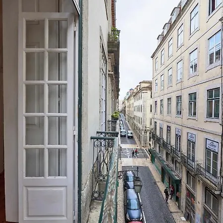 Spacious In The Perfect Location, By Timecooler Apartman