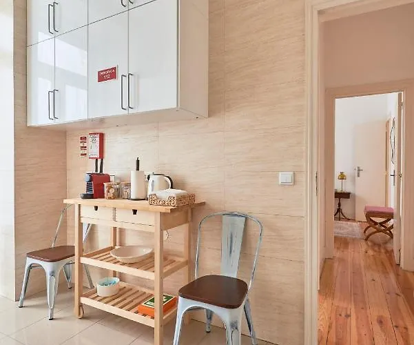 Spacious In The Perfect Location, By Timecooler דירה