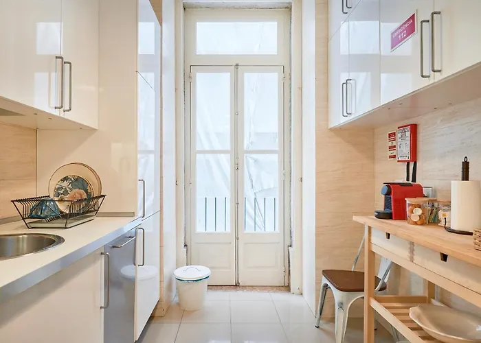 Spacious In The Perfect Location, By Timecooler דירה